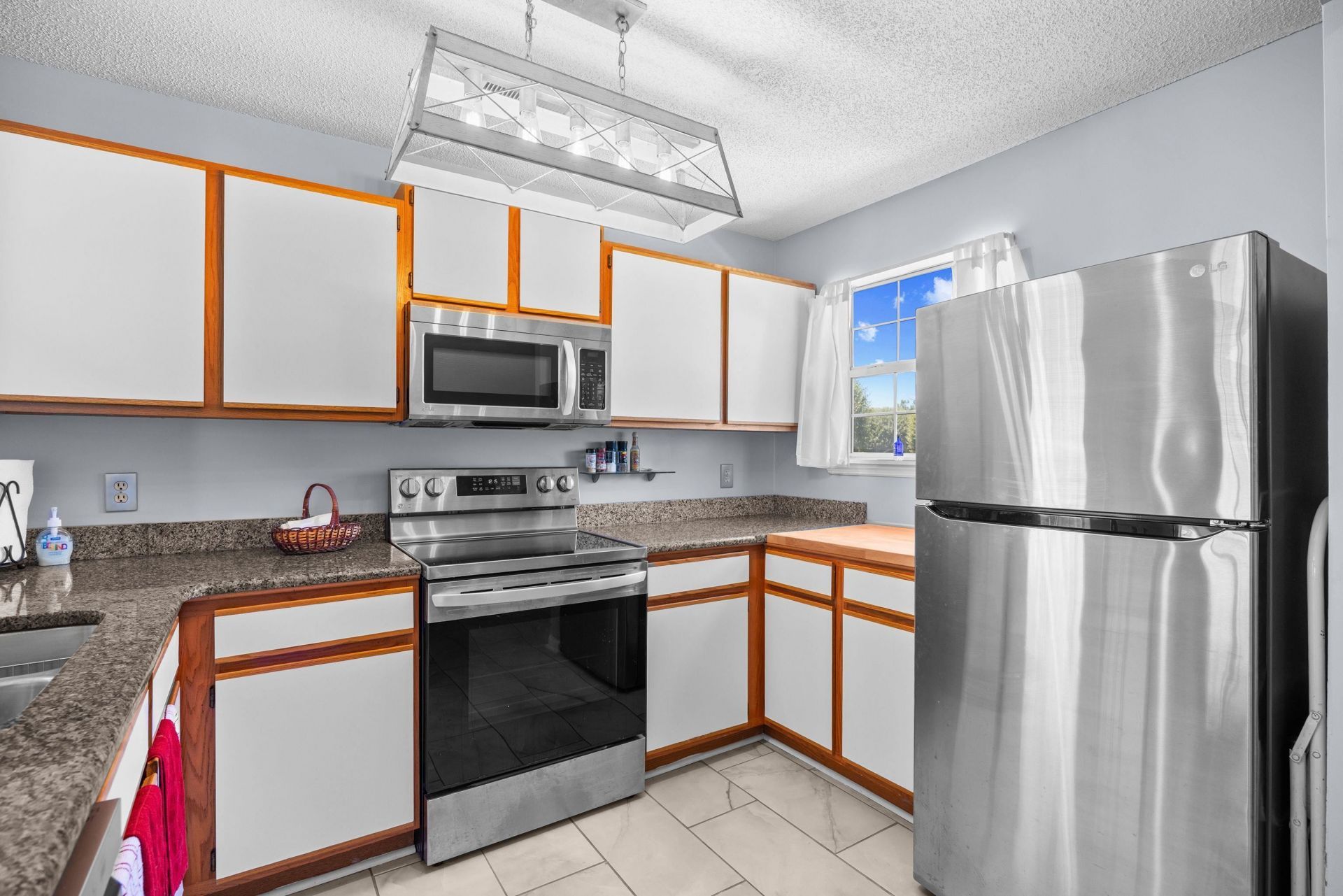 890 Fairway Dr.  Photo 13