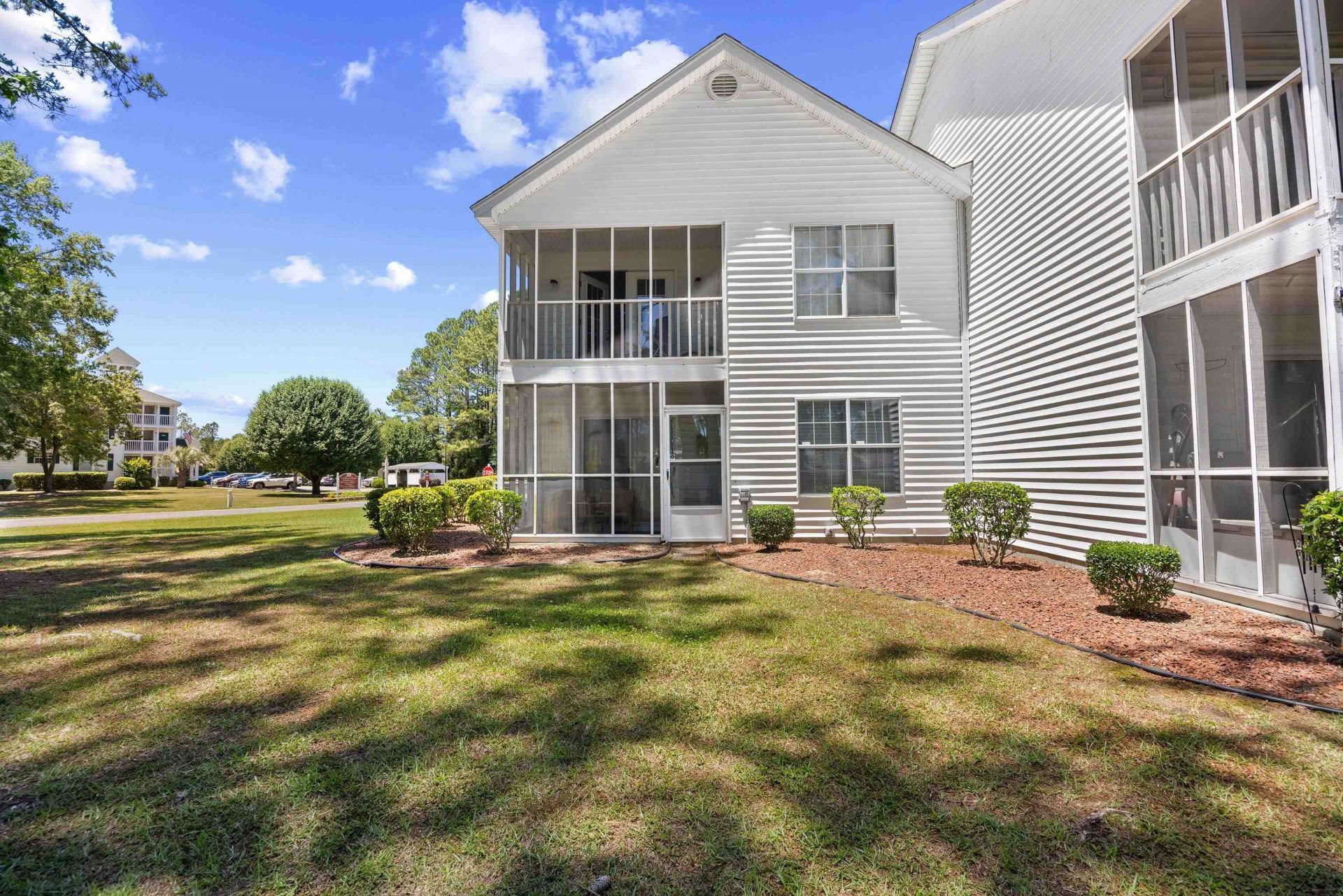 890 Fairway Dr.  Photo 4