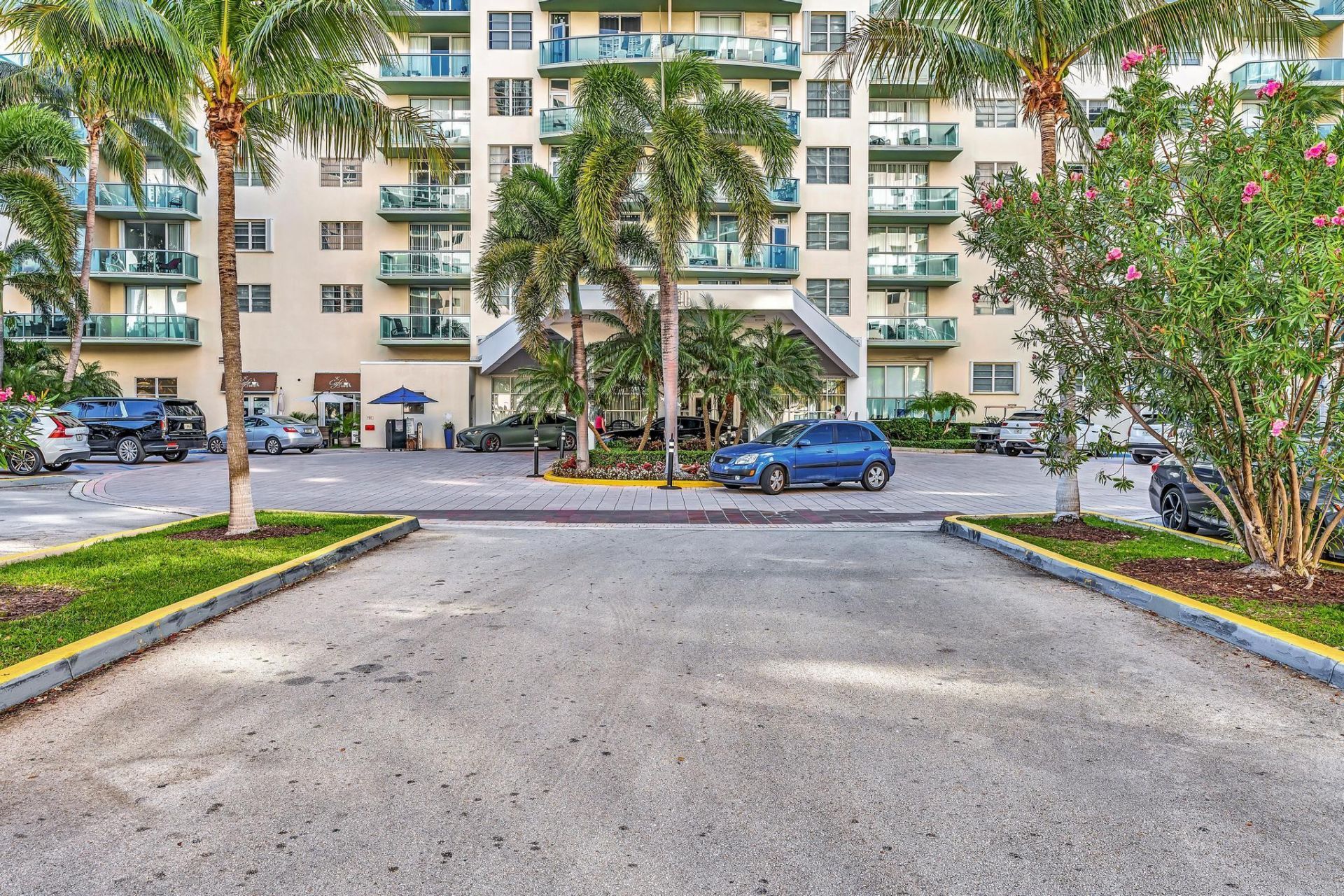 19390 Collins Avenue, Unit 421, Sunny Isles Beach, FL 33160 Photo