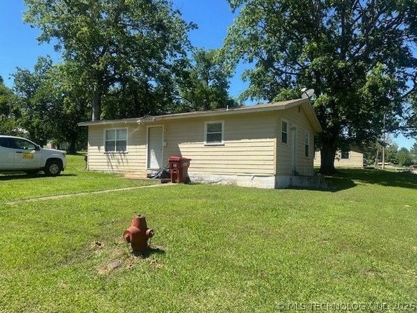 702 W Duke Street , Hugo, OK 74743