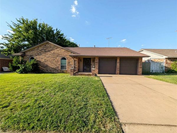 1116 NE 4th Street, Moore, OK 73160