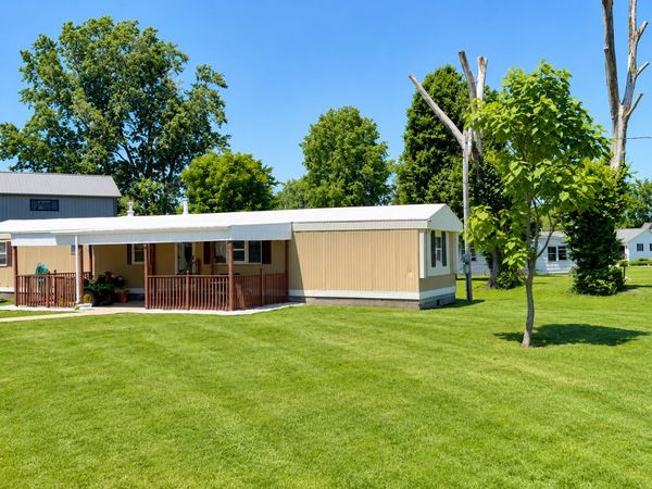105 N Hickory Street, Farina, IL 62838