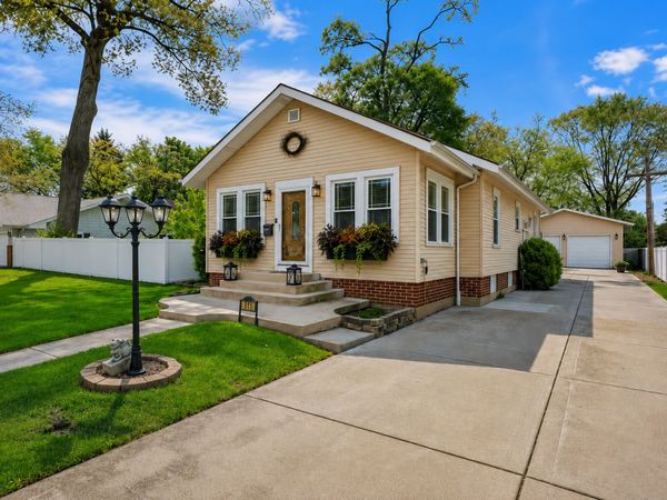 311 W North Avenue , Bartlett, IL 60103
