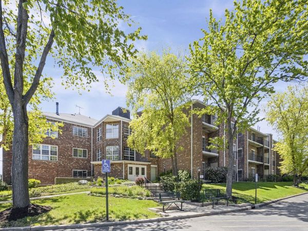540 Biesterfield Road , Unit B314, Elk Grove Village, IL 60007