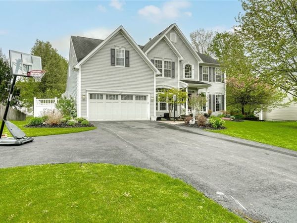 15 Dickinson Crossing , Fairport, NY 14450