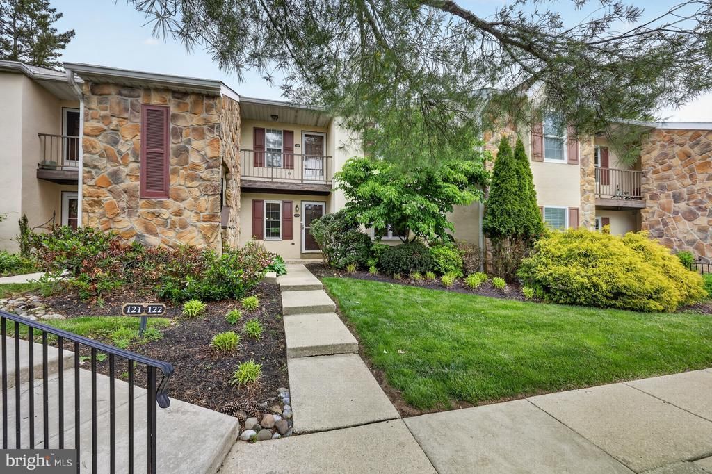 119 VALLEY STREAM CIRCLE, CHESTERBROOK, PA 19087