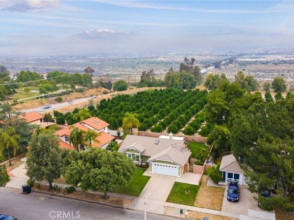 29 Hubbard Court, Redlands, CA 92374