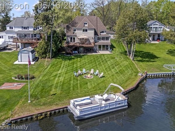 4693 Forest Avenue, Waterford Twp, MI 48328