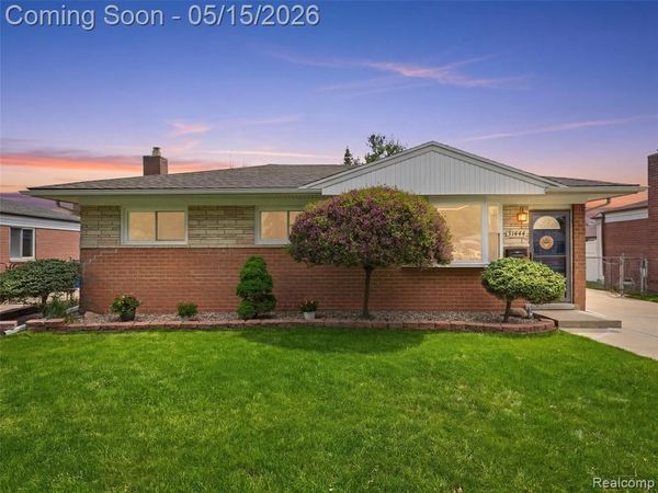 31444 Gardendale Drive, Warren, MI 48088