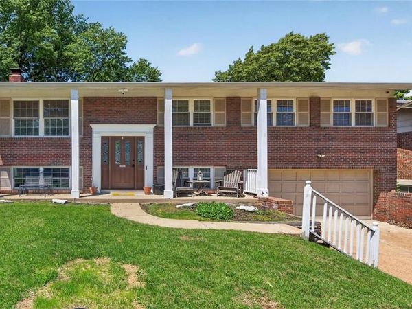 11223 Claywood Drive , St Louis, MO 63126