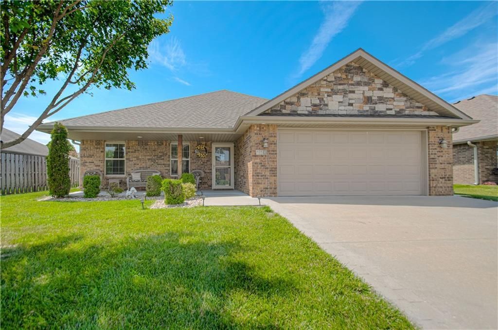 110 NW Lindsey Lane, Grain Valley, MO 64029 Main Photo
