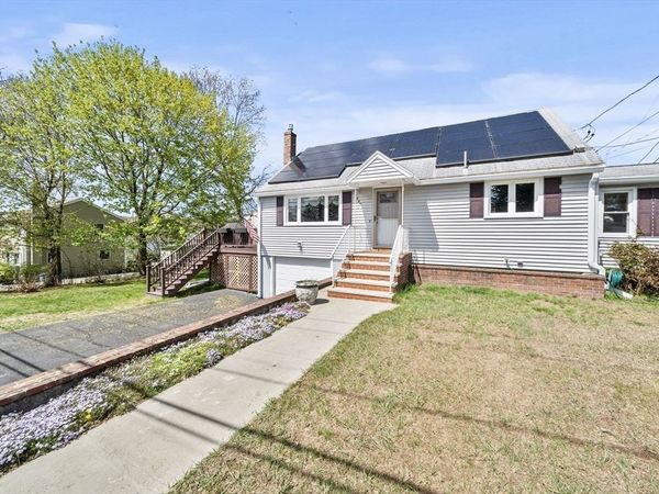 339 Passaconaway Dr, Dracut, MA 01826