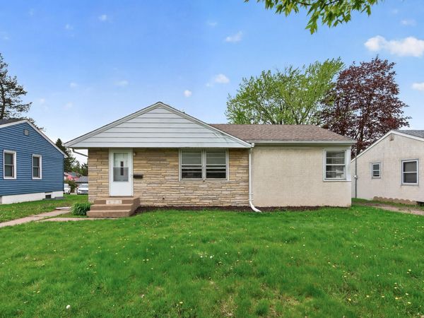 831 Howard Street N, Saint Paul, MN 55119