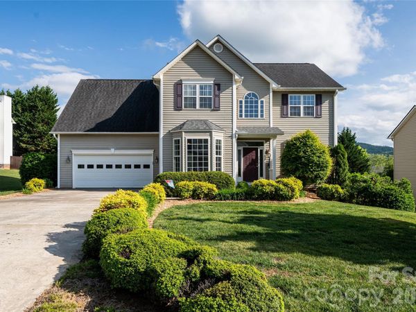 48 Brownstone Court , Fletcher, NC 28732