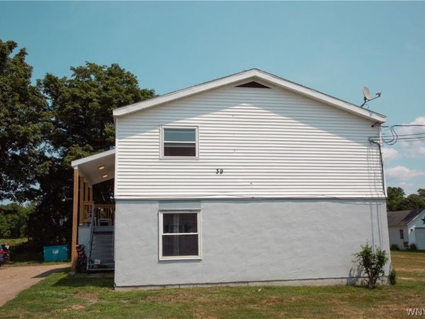 39 Clinton Avenue , Fredonia, NY 14063