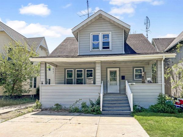 806 E Main Street, Reedsburg, WI 53959