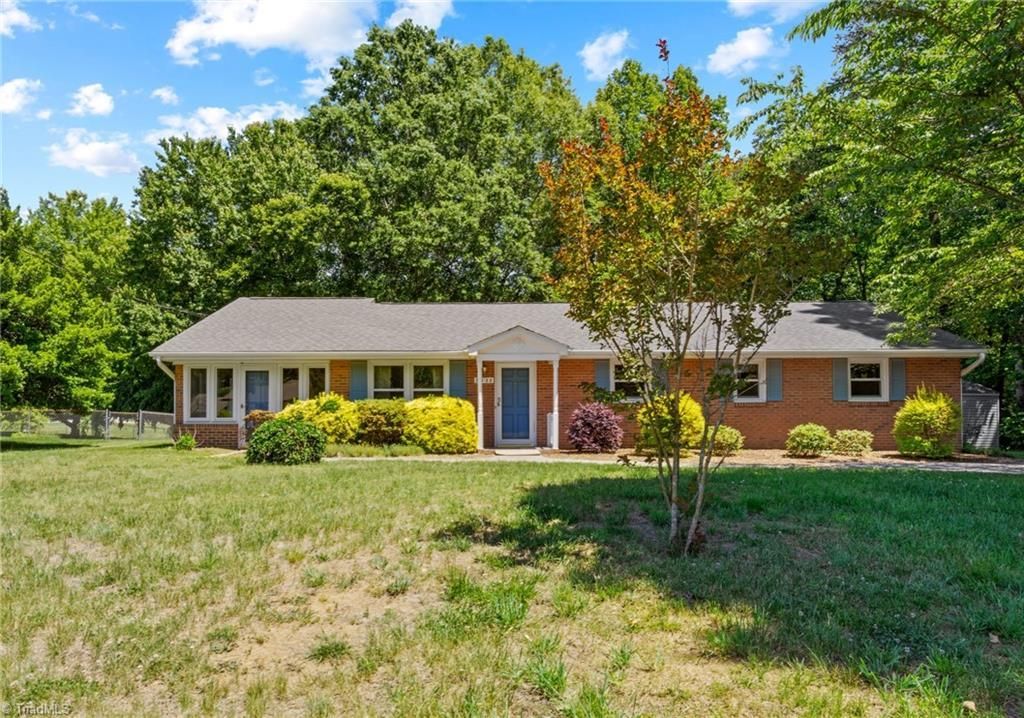 3511 Manoa Road, Pfafftown, NC 27040 Main Photo