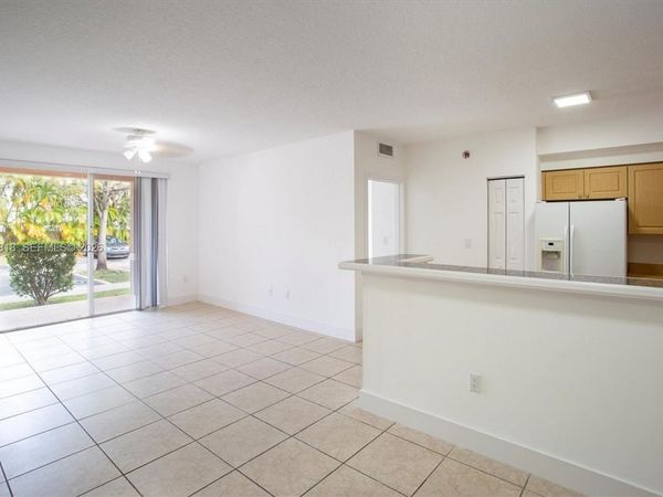 6861 SW 44th St, Unit 109, Miami, FL 33155