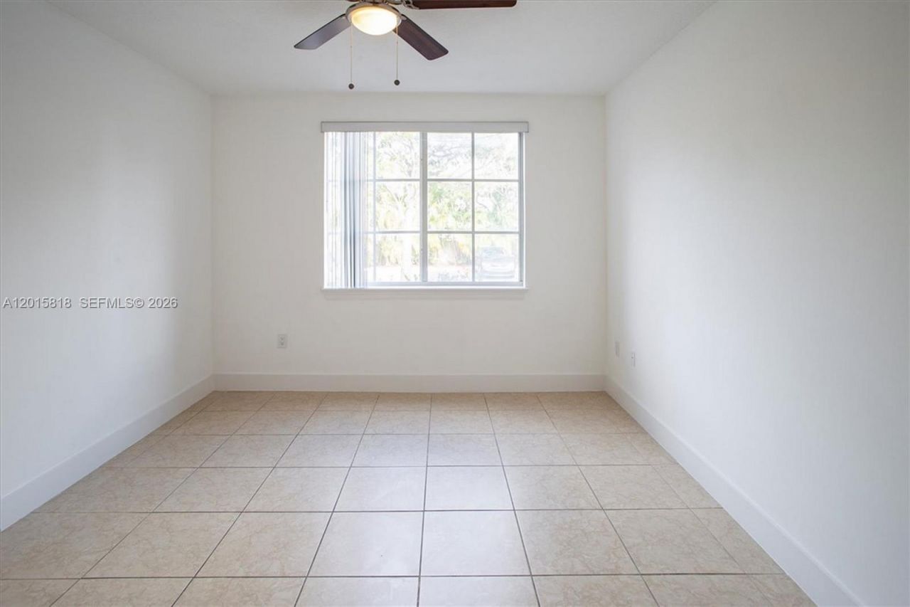 6861 SW 44th St, Unit 109, Miami, FL 33155 Photo