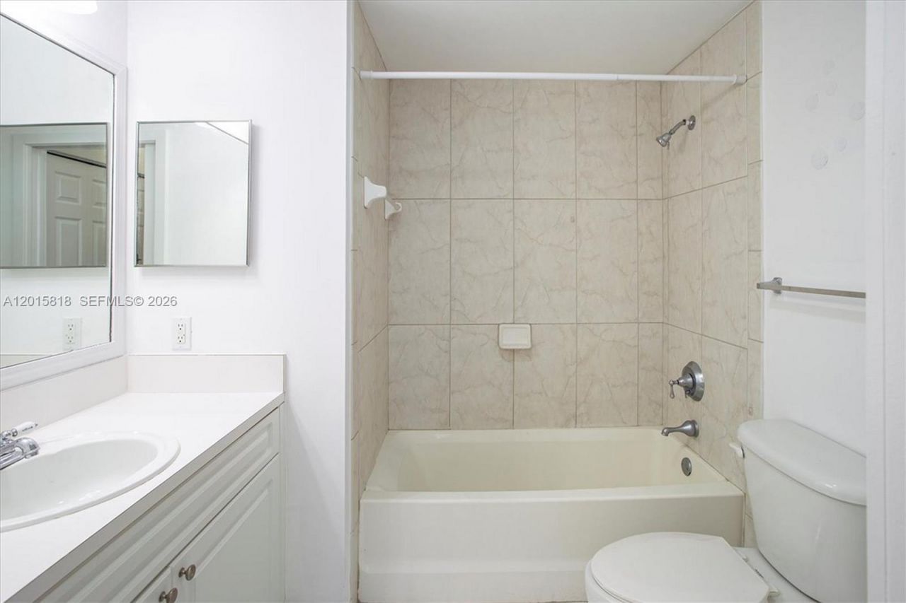 6861 SW 44th St, Unit 109, Miami, FL 33155 Photo