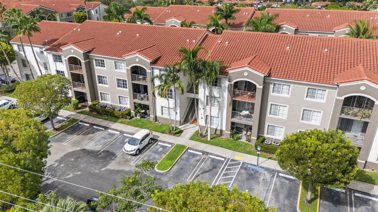 6861 SW 44th St, Unit 109, Miami, FL 33155 Photo
