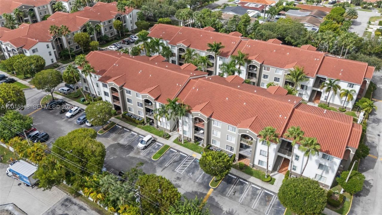 6861 SW 44th St, Unit 109, Miami, FL 33155 Photo
