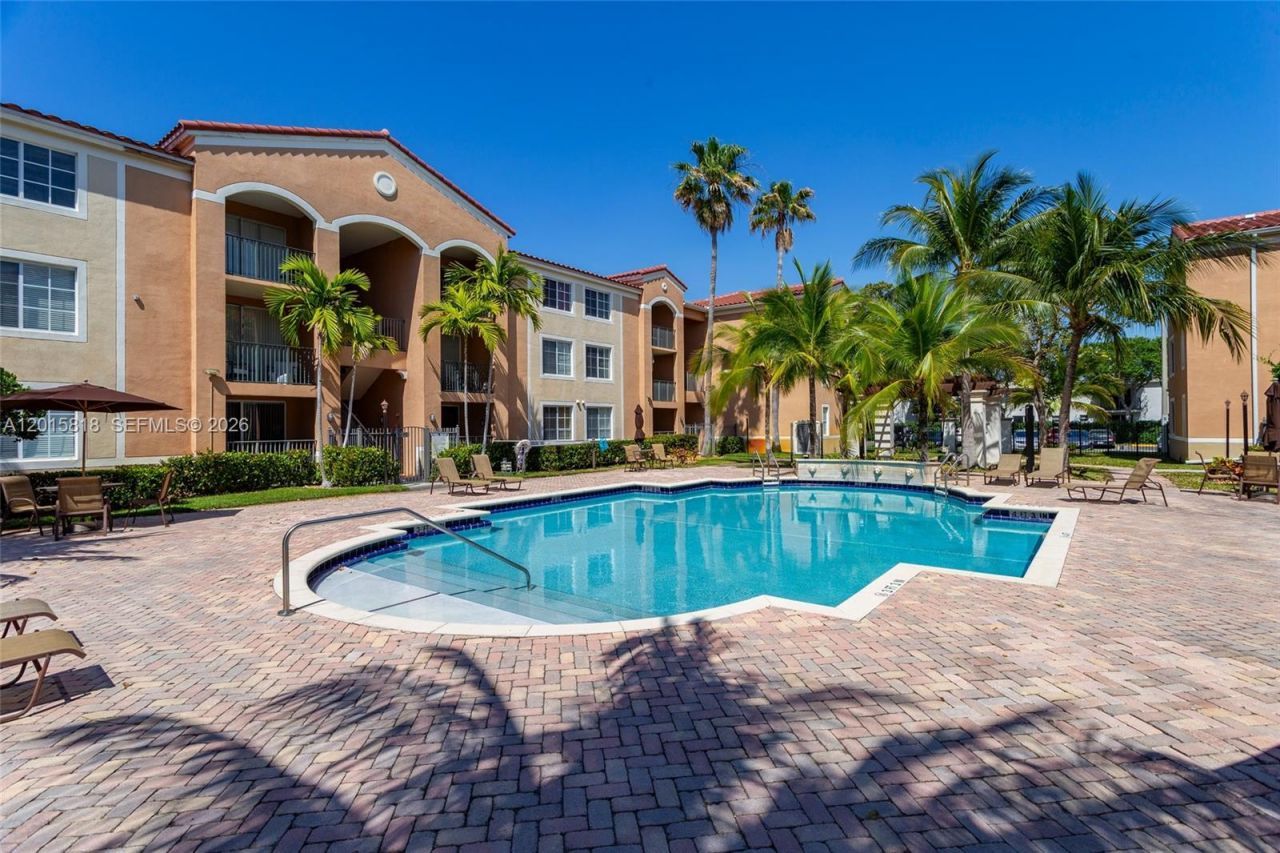 6861 SW 44th St, Unit 109, Miami, FL 33155 Photo