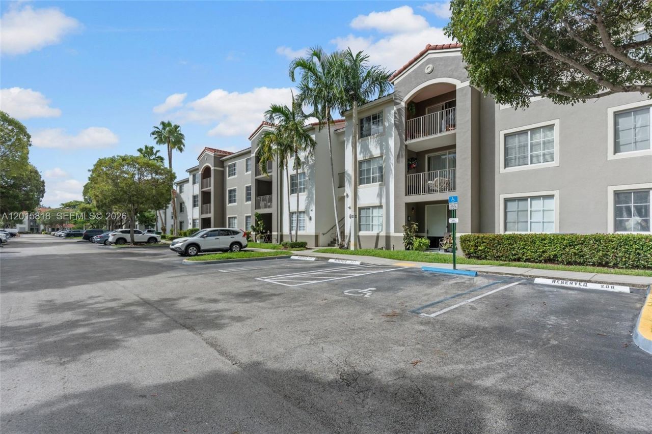 6861 SW 44th St, Unit 109, Miami, FL 33155 Photo