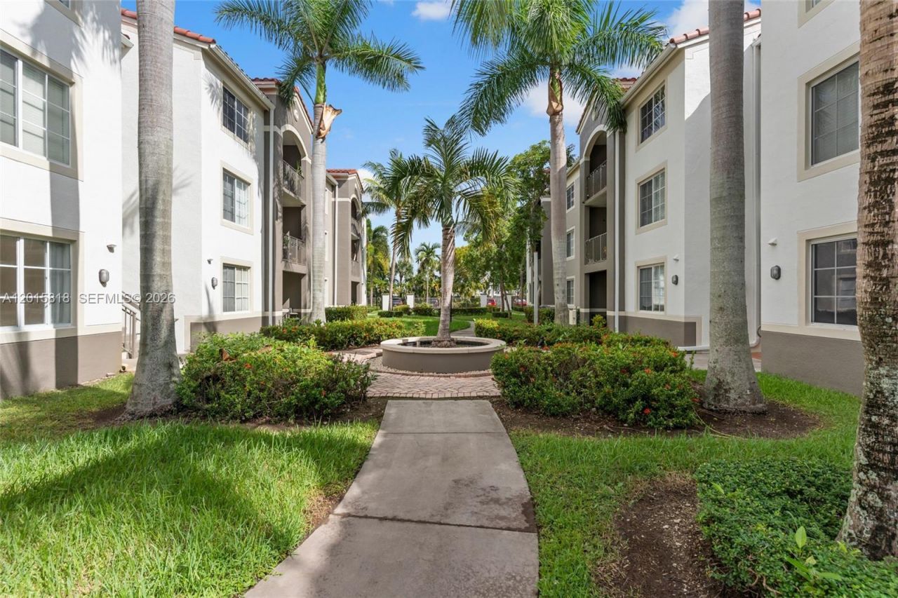 6861 SW 44th St, Unit 109, Miami, FL 33155 Photo