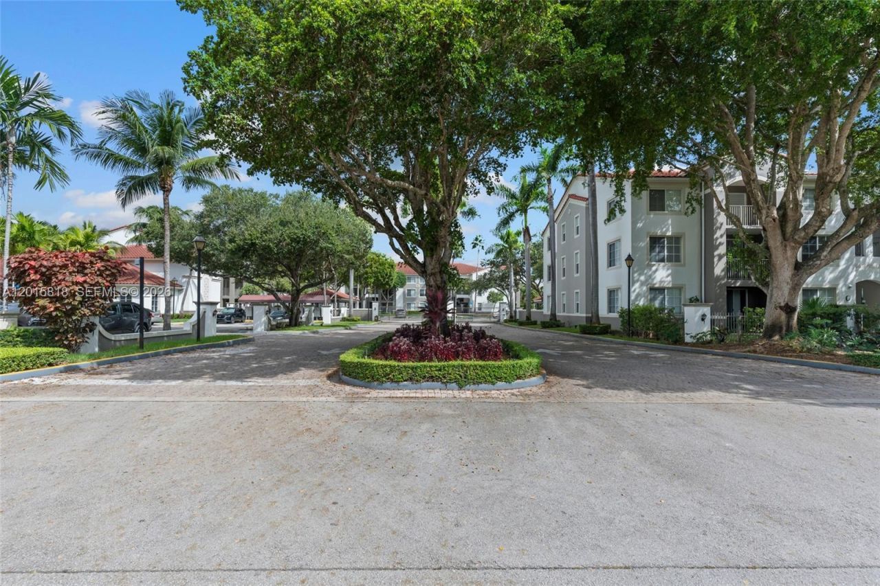6861 SW 44th St, Unit 109, Miami, FL 33155 Photo