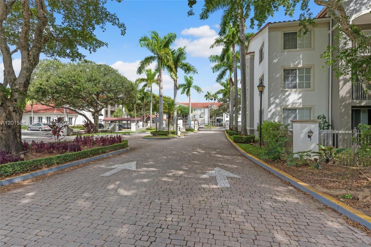 6861 SW 44th St, Unit 109, Miami, FL 33155 Photo