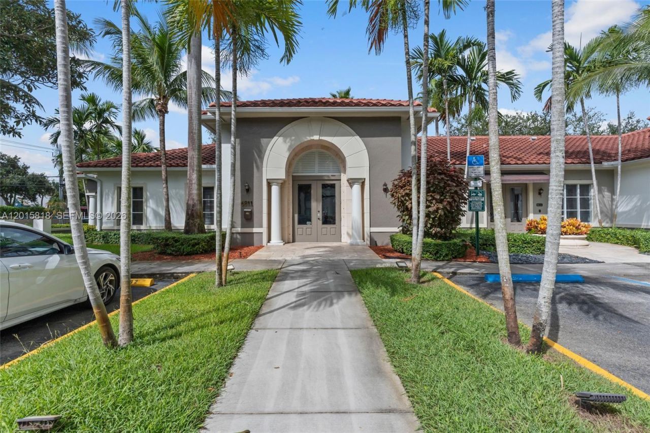 6861 SW 44th St, Unit 109, Miami, FL 33155 Photo
