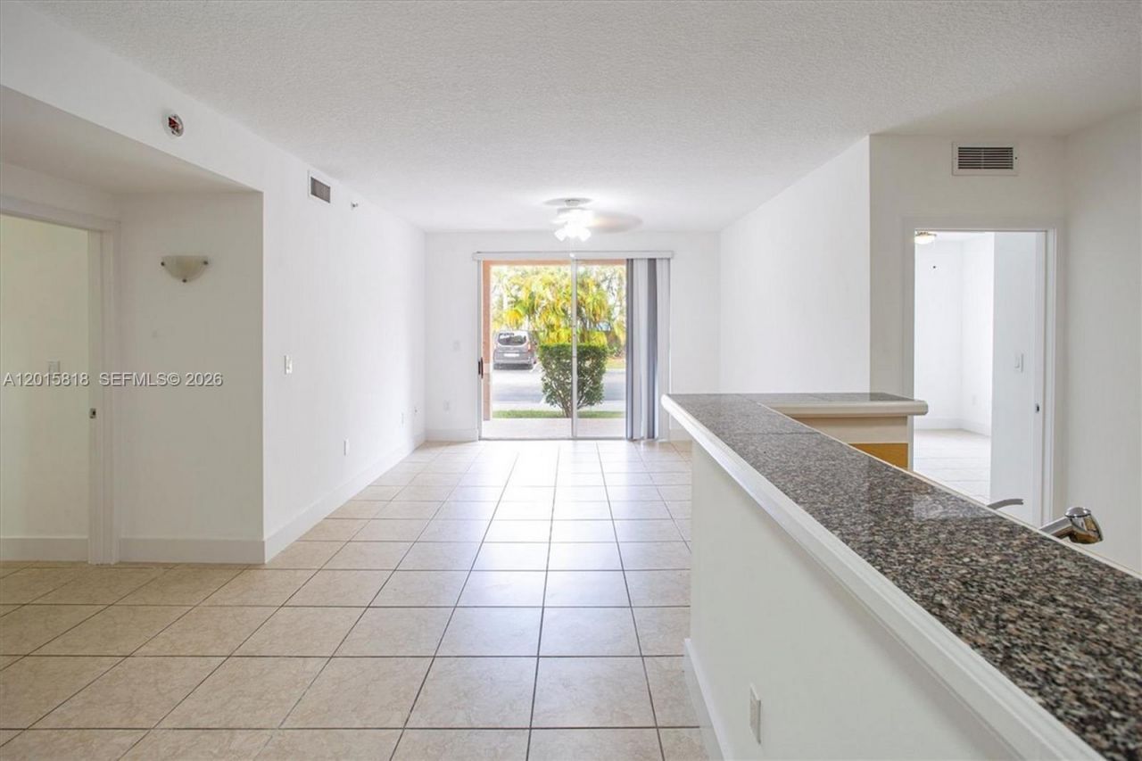 6861 SW 44th St, Unit 109, Miami, FL 33155 Photo