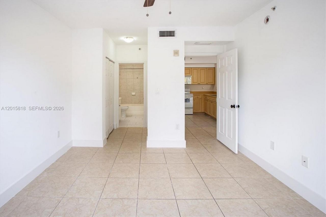 6861 SW 44th St, Unit 109, Miami, FL 33155 Photo