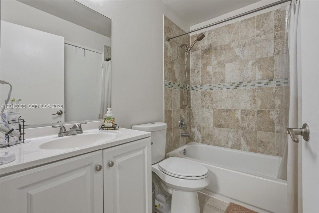 9860 Nob Hill Ln , Unit 9860, Sunrise, FL 33351 Photo