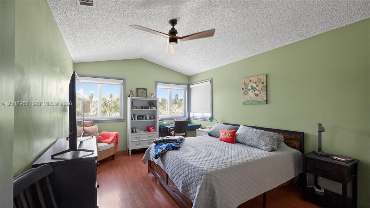 2940 NW 99th Pl , Doral, FL 33172 Photo