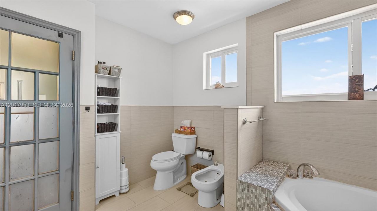2940 NW 99th Pl , Doral, FL 33172 Photo