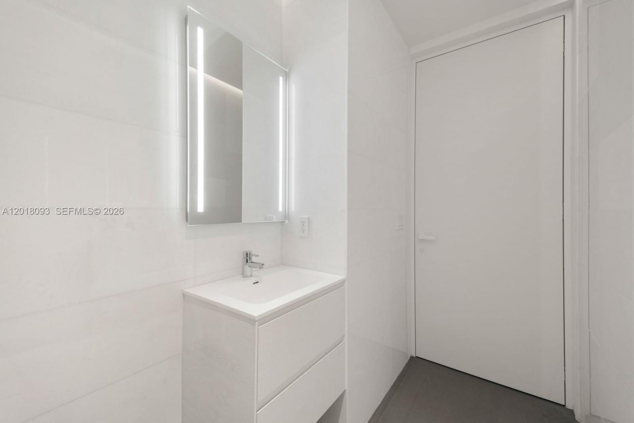 2000 S Ocean Dr , Unit 7B, Hallandale Beach, FL 33009 Photo