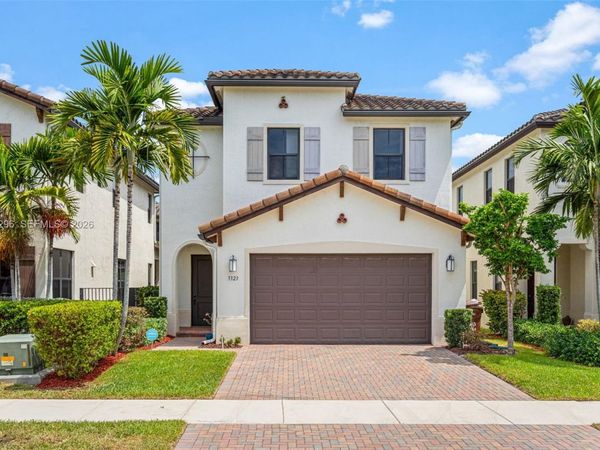 3323 W 96th Pl, Hialeah, FL 33018