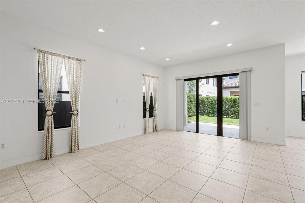 3323 W 96th Pl, Hialeah, FL 33018 Photo
