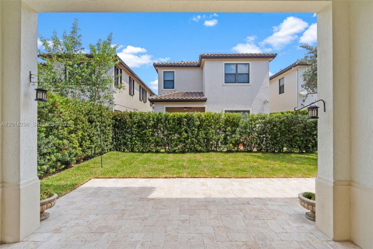 3323 W 96th Pl, Hialeah, FL 33018 Photo