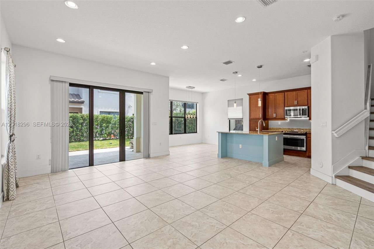 3323 W 96th Pl, Hialeah, FL 33018 Photo