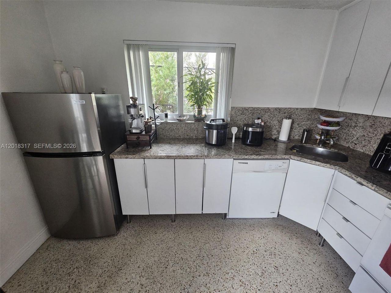 1241 NW 6th St , Unit 6, Miami, FL 33125 Photo