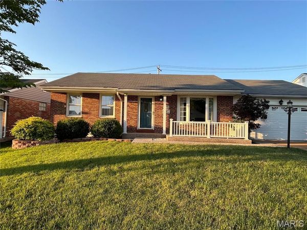 3821 Upton Street , St Louis, MO 63116