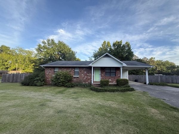 609 Dunmoor Dr., Iuka, MS 38852