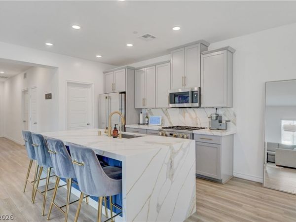 600 N Carriage Hill Drive , Unit 2084, Las Vegas, NV 89138