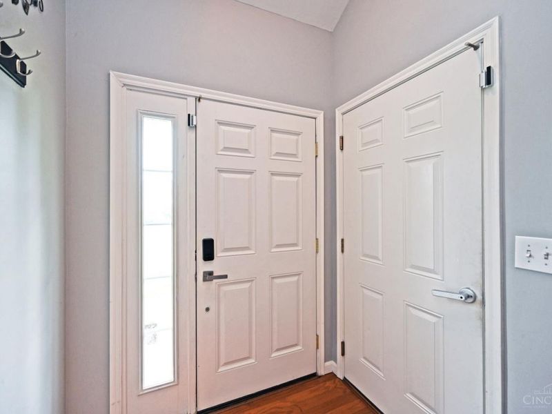 7302 Bridge Point Drive, Cincinnati, OH 45248 Photo 6