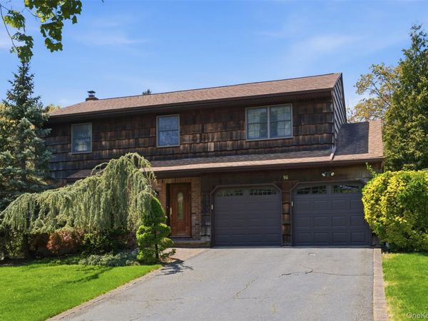 16 Amherst Lane , Smithtown, NY 11787