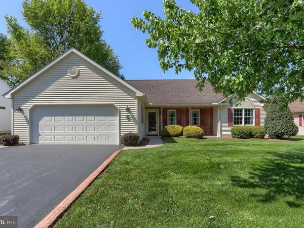 27 ROSEMONT DRIVE, MYERSTOWN, PA 17067