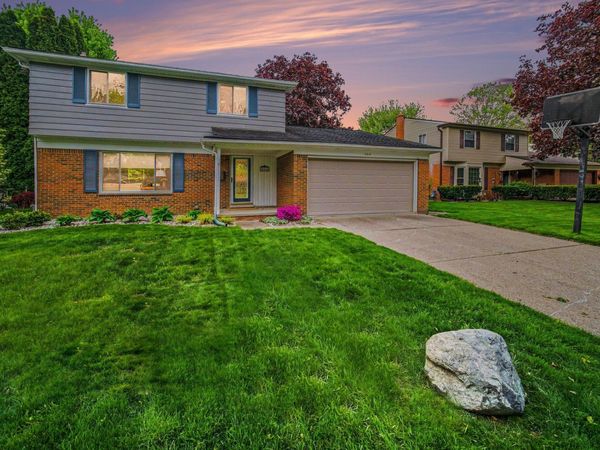 464 Springbrook Crescent, Saline, MI 48176